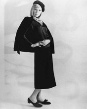 Faye Dunaway strikes a pose as Bonnie Parker 1968 Bonnie & Clyde 8x10 photo
