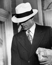 Warren Beatty looks dapper in suit & hat 1968 Bonnie and Clyde 8x10 inch photo