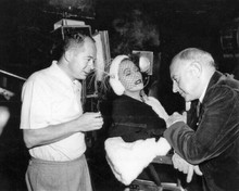 Sunset Boulevard Gloria Swanson on set Billy Wilder Cecil B. DeMille 8x10 photo