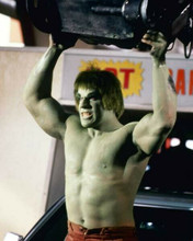 The Incredible Hulk TV series Lou Ferrigno lifts up engine 8x10 inch photo
