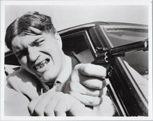 Richard Kiel as Jaws leans out of car points gun Spy Who Loved Me 8x10 photo