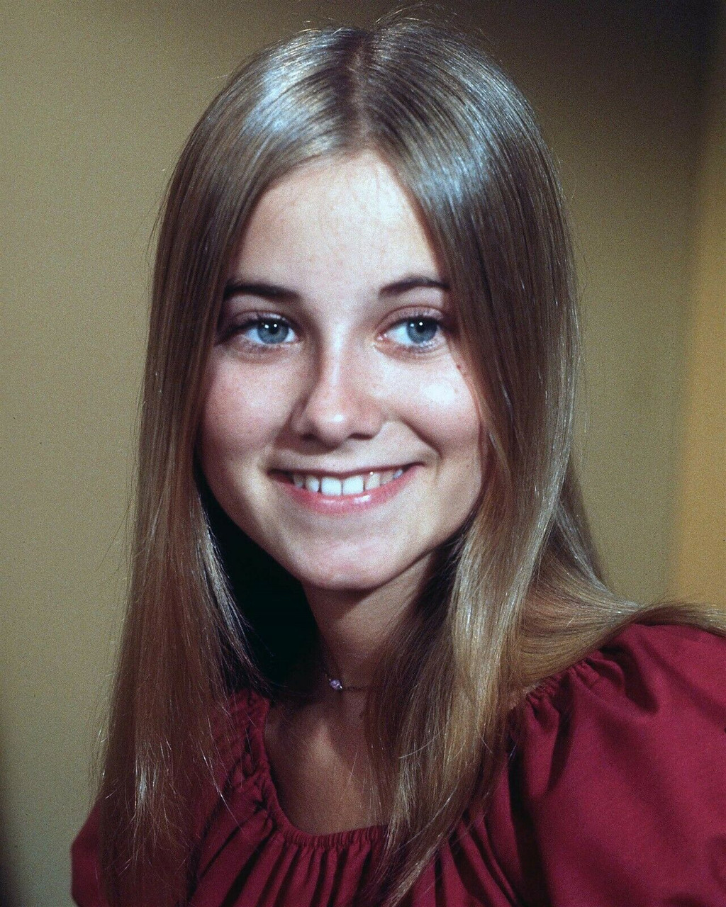 Maureen McCormick smiling portrait as Marcia The Brady Bunch 8x10 inch