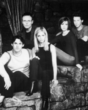 Buffy The Vampire Slayor TV series Sarah Michelle Gellar with cast 8x10 photo