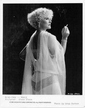 Glenn Close in striking pose holding cigarette 1985 original 8x10 photo Maxie