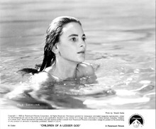 Marlee Matlin swimming in pool 1986 original 8x10 photo