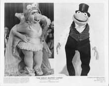The Great Muppet Caper 1981 original 8x10 photo Miss Piggy & Kermit The Frog