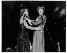 Helen Reddy Carol Burnett together The Carol Burnett Show 1973 original 8x10