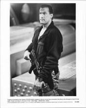 Steven Seagal original 8x10 photo holding machine gun 1992 movie Under Siege