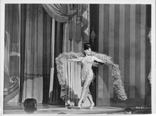 Natalie Wood struts across stage in stripper routine original 8x10 photo Gypsy