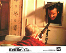 Home Alone 1990 original 8x10 lobby card Macaulay Culkin aims at Daniel Stern