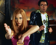 Scooby Doo 2002 Sarah Michelle Gellar strikes pose Rown Atkinson 8x10 inch photo