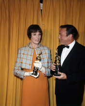 Julie Andrews holds award at 29th Annual Golden Globes 1972 8x10 inch photo