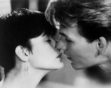 Ghost Demi Moore and Patrick Swayze kiss 8x10 inch photo