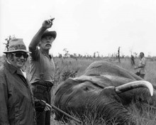 Shout at the Devil 1976 Lee Marvin producer Michael Klinger on set 8x10 photo