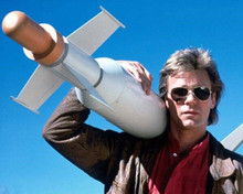 Richard Dean Anderson as MacGyver holding rocket on his shoulder 8x10 photo