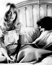 Shampoo 1974 Goldie Hawn sits up in bed Warren Beatty by her side 8x10 photo