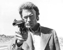 Clint Eastwood aims his trusty Magnum as Dirty Harry Magnum Force 8x10 photo