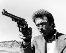 Clint Eastwood Dirty Harry takes aim 1973 Magnum Force 8x10 inch photo
