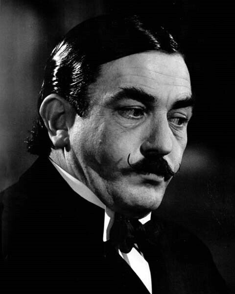 Murder on The Orient Express 1974 Albert Finney close-up as Poirot 8x10 ...