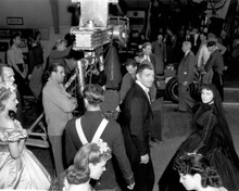 Gone With The Wind Clark Gable Vivien Leigh on set between takes 8x10 photo