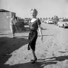 Marilyn Monroe full length on set of Bus Stop in between takes 12x12 inch photo