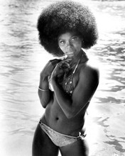 Gloria hendry poses in bikini as Rosie Carver 1973 Live and Let Die 8x10 photo