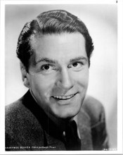 Laurence Olivier smiling 1940's era MGM publicity portrait 8x10 inch photo
