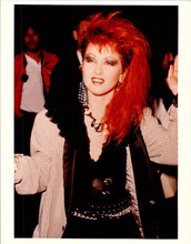 Cindy Lauper 1980's press photo smiling and waving 8x10 inch photo