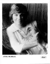 Anne Murray seated in wicker chair Capitol Records promotional 8x10 inch photo