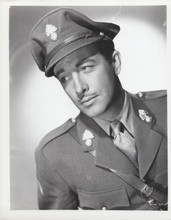 Robert Taylor portrait in uniform from 1940 Waterloo Bridge 8x10 inch photo