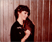 Sheena Easton vintage 8x10 inch press photo holding up award for cameras