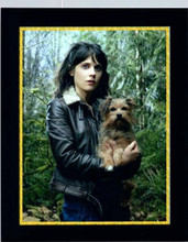 Zooey Deschanel carries Toto in 2007 mini-series Tin Man 8x10 inch photo