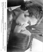What's Up Doc? 1972 original 8x10 photo Barbra Streisand kisses Ryan O'Neal