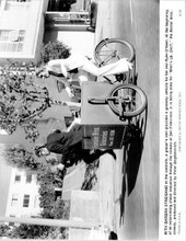 What's Up Doc 1972 original 8x10 photo Barbra Streisand rides grocery cart