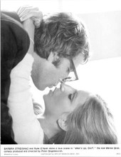 What's Up Dox 1972 original 8x10 photo Ryan O'Neal & Barbra Streisand kiss
