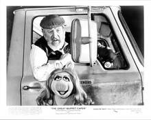 The Great Muppet Caper 1981 original 8x10 photo Miss Piggy Peter Ustinov