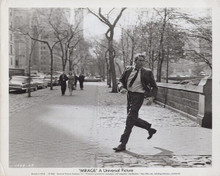 Mirage 1965 original 8x10 photo Gregory Peck running in New York