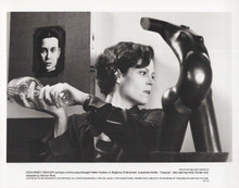Sigourney Weaver 1995 original 8x10 photo in scene from movie Copycat