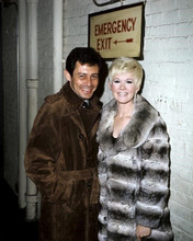Connie Stevens 1968 in fur coat with Eddie Fisher smiles for press 8x10 photo