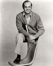 Bob Newhart smiling pose from 1972 The Bob Newhart Show 8x10 inch photo