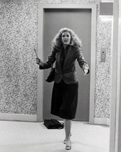 Nancy Allen holds razor in dramatic scene from Dressed To Kill 8x10 inch photo