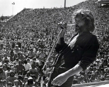 Kris Kristofferson performs before huge crowd 1977 A Star is Born 8x10 photo