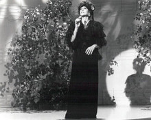 Donna Fargo performs on 1981 TV Special A Gift of Music 8x10 inch photo