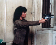 Adrienne Barbeau takes aim with gun 1981 Escape From New York 8x10 inch photo