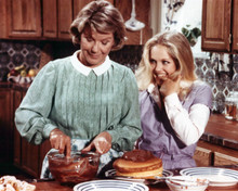 Dallas Barbara Bel Geddes & Charlene Tilton in Southfork kitchen 8x10 inch photo