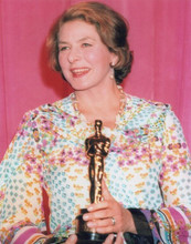 Ingrid Bergman with her 1975 Oscar for Murder on Orient Express 8x10 press photo