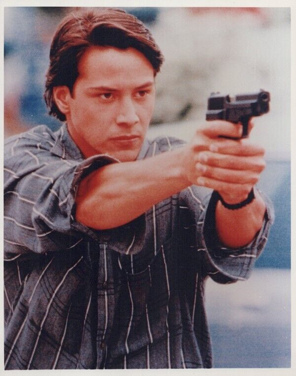 Keanu Reeves Machine Gun Keanu Reeves vintage 8x10 inch photo pointing gun Point Break - Moviemarket