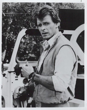 Marc Singer handcuffed in scene from 1983 sci-fi TV series V vintage 8x10 photo