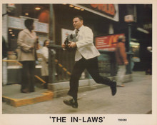 Alan Arkin running in street holding bag 1979 The In-Laws 8x10 inch photo