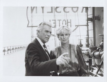 Dynasty 1981 John Forsythe & Linda Evans on hotel rooftop 8x10 inch photo